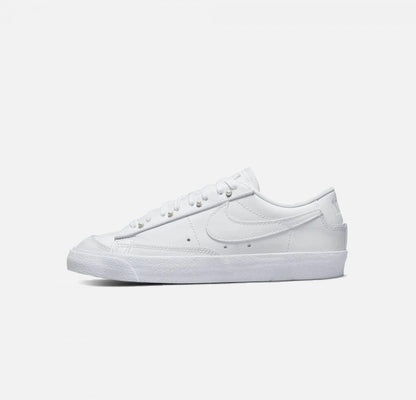 Nike | BLAZER LOW '77 SE { WHITE