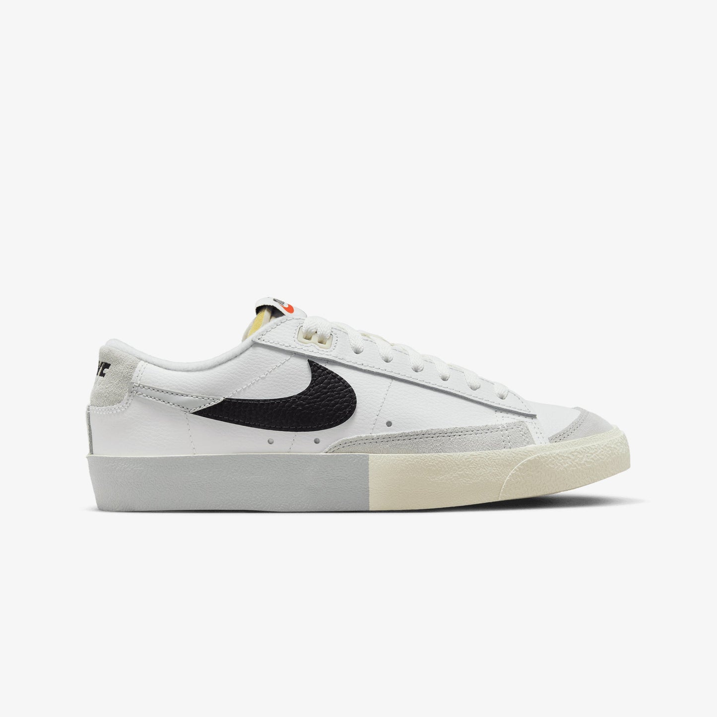 Nike | BLAZER LOW '77 SE REMIX { SUMMIT WHITE/LIGHT SILVER-BLACK