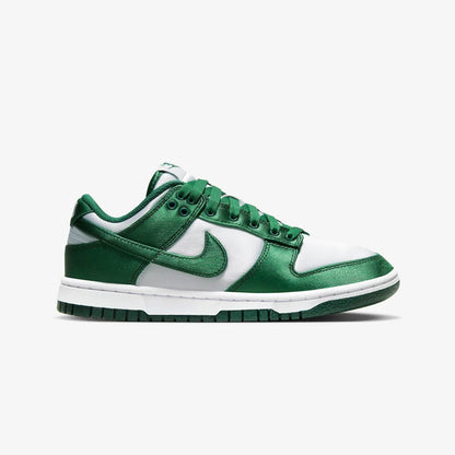 Nike | DUNK LOW  { WHITE/TEAM GREEN