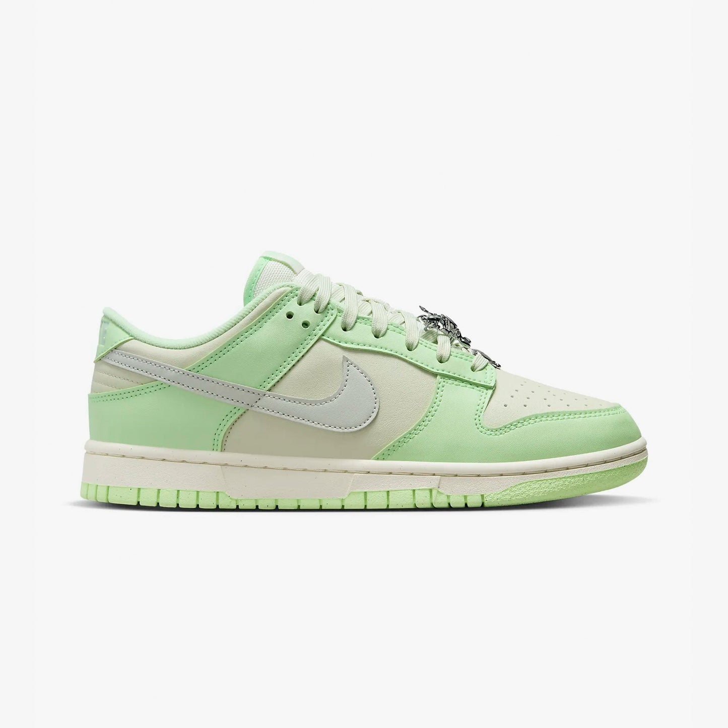 Nike | DUNK LOW NEXT NATURE SE  { SEA GLASS/LIGHT SILVER-VAPOR GREEN-SAIL