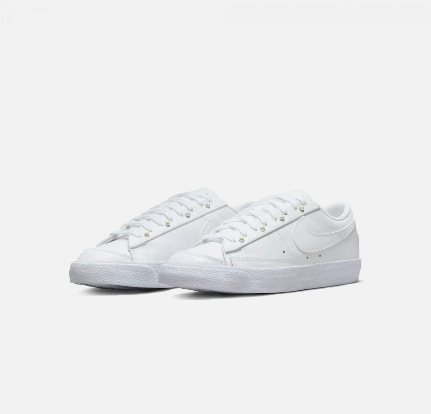 Nike | BLAZER LOW '77 SE { WHITE