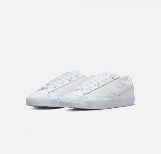 Nike | BLAZER LOW '77 SE { WHITE