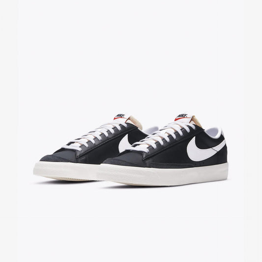 Nike | BLAZER LOW '77 VINTAGE { BLACK/WHITE