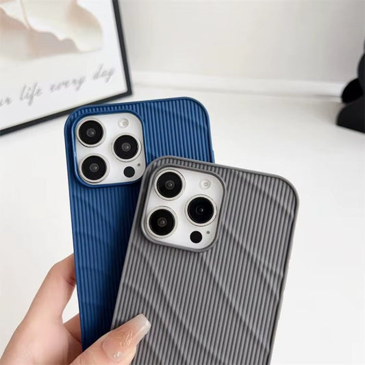 Stylish Grooved Striped Patterned Case - iPhone