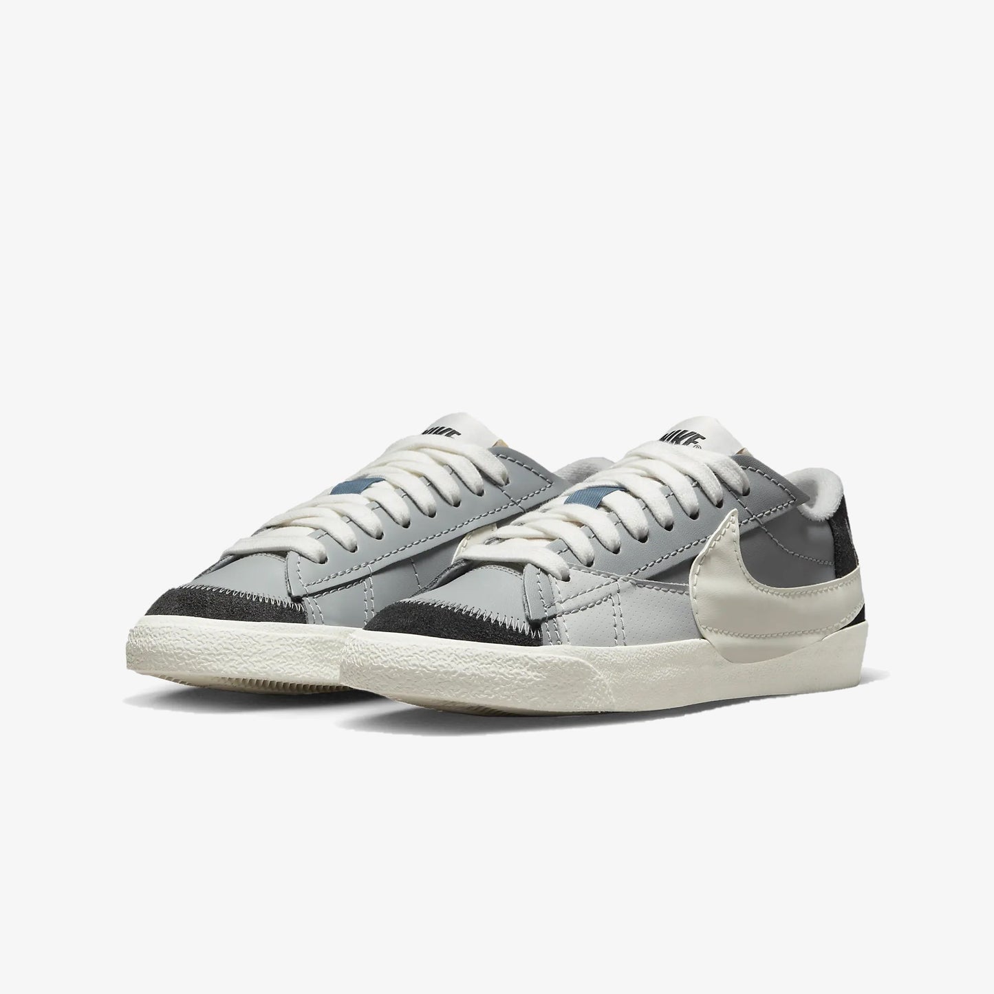 Nike | BLAZER LOW '77 JUMBO SE { LT SMOKE GREY/SAIL-PHOTON DUST