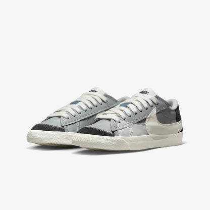Nike | BLAZER LOW '77 JUMBO SE { LT SMOKE GREY/SAIL-PHOTON DUST