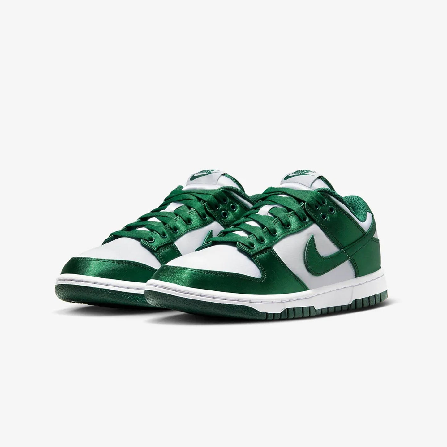 Nike | DUNK LOW  { WHITE/TEAM GREEN