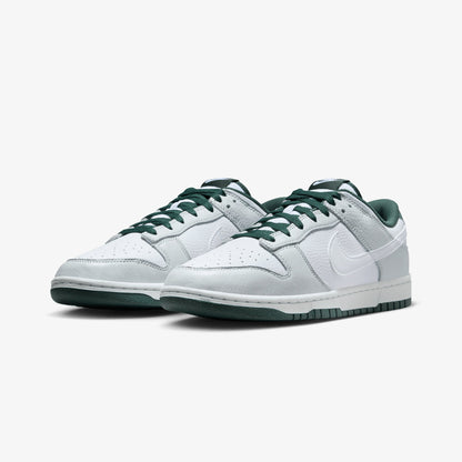 NIKE | DUNK LOW RETRO SE { PHOTON DUST/WHITE-VINTAGE GREEN