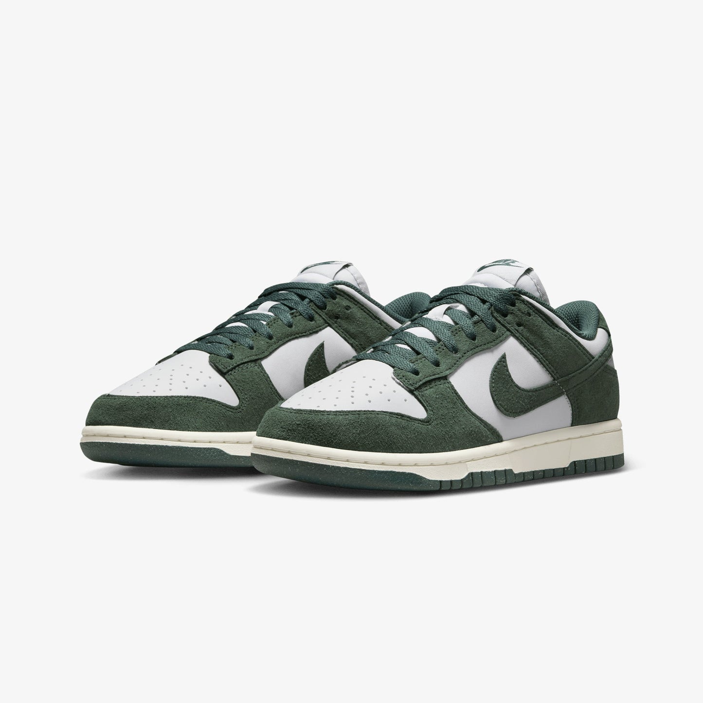 NIKE | DUNK LOW { PHOTON DUST/VINTAGE GREEN-SAIL-WHITE