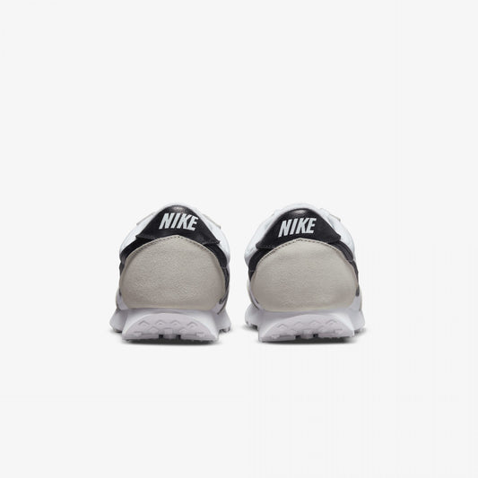 Nike | DAYBREAK  { WHITE/BLACK