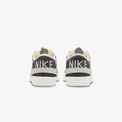 Nike | BLAZER LOW '77 JUMBO SE { LT SMOKE GREY/SAIL-PHOTON DUST