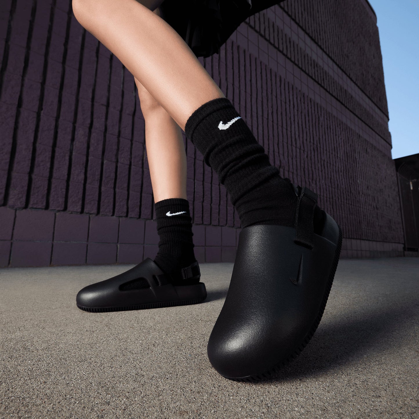 NIKE | CALM MULES { BLACK/BLACK
