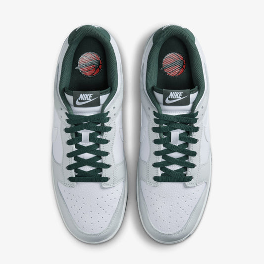 NIKE | DUNK LOW RETRO SE { PHOTON DUST/WHITE-VINTAGE GREEN