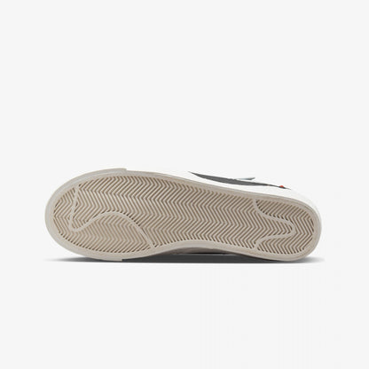 Nike | BLAZER LOW '77 JUMBO { BLACK-PICANTE RED