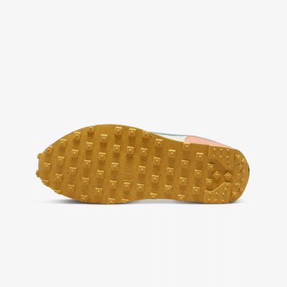 Nike | DAYBREAK SE  { ARCTIC ORANGE / WORN BLUE
