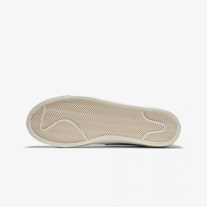 Nike | BLAZER LOW '77 VINTAGE { WHITE/BLACK