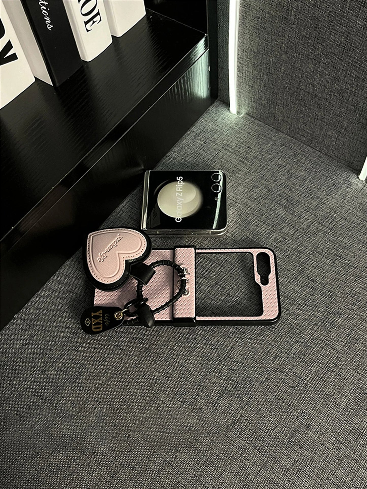 Elegant Pattern Case With Heart Pendant - Samsung