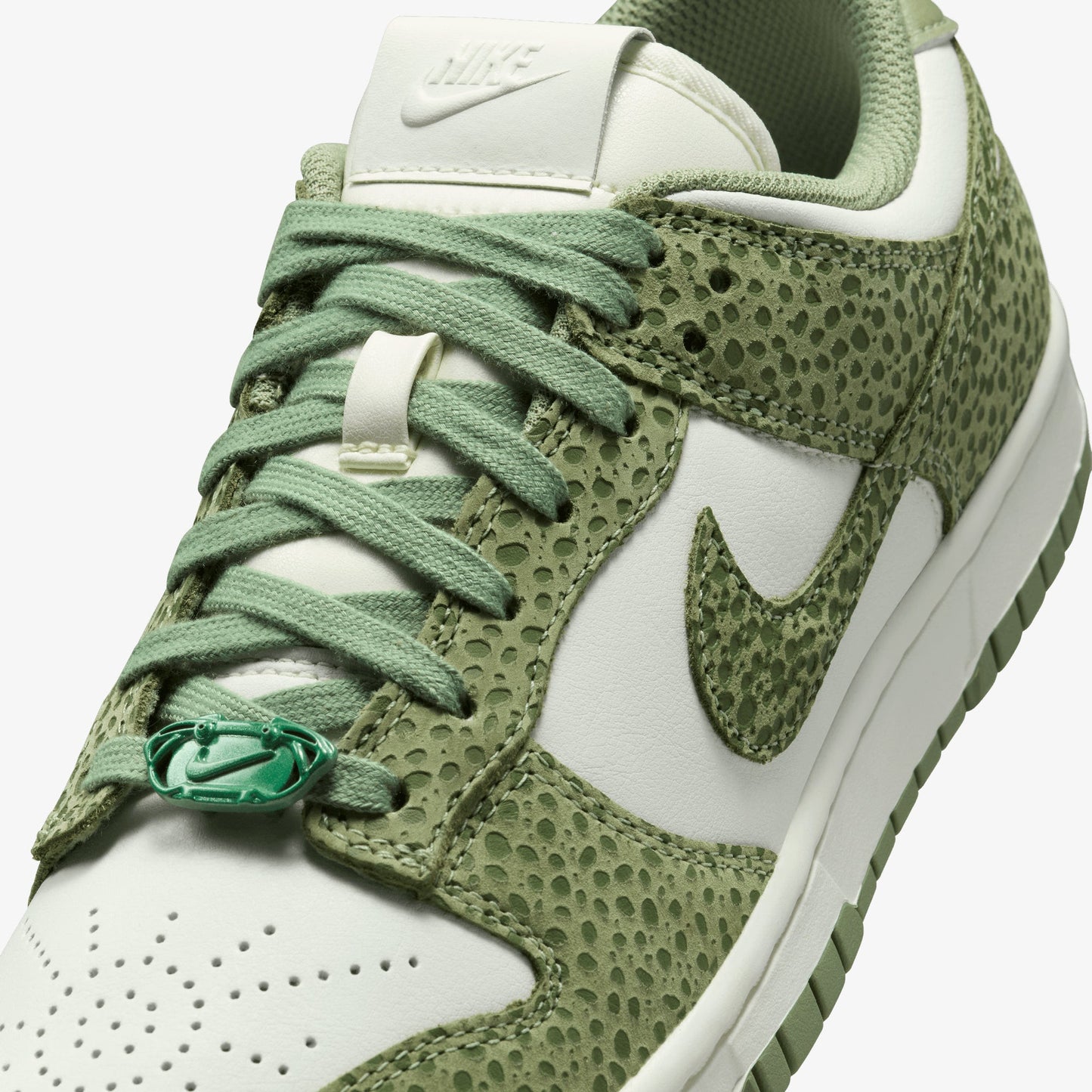 NIKE | DUNK LOW PREMIUM { OIL GREEN/OIL GREEN-TREELINE-SAIL