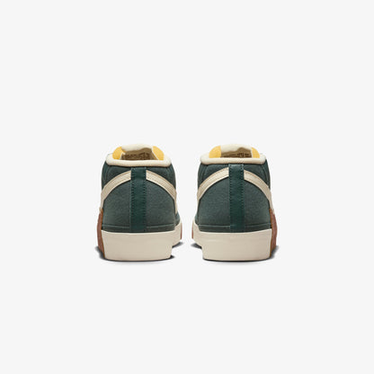 NIKE | BLAZER LOW PRO CLUB { VINTAGE GREEN/COCONUT MILK