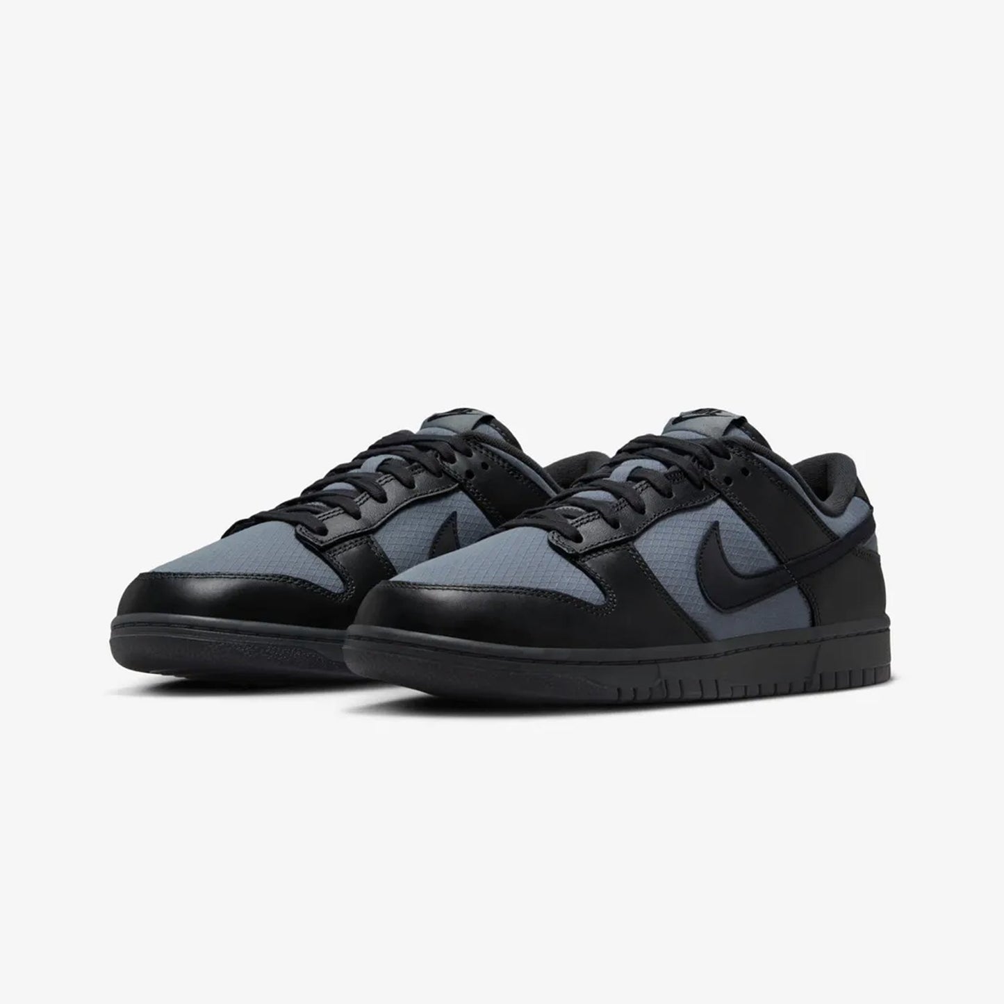 NIKE | DUNK LOW RETRO SE { OFF NOIR/BLACK-SMOKE GREY-ANTHRACITE