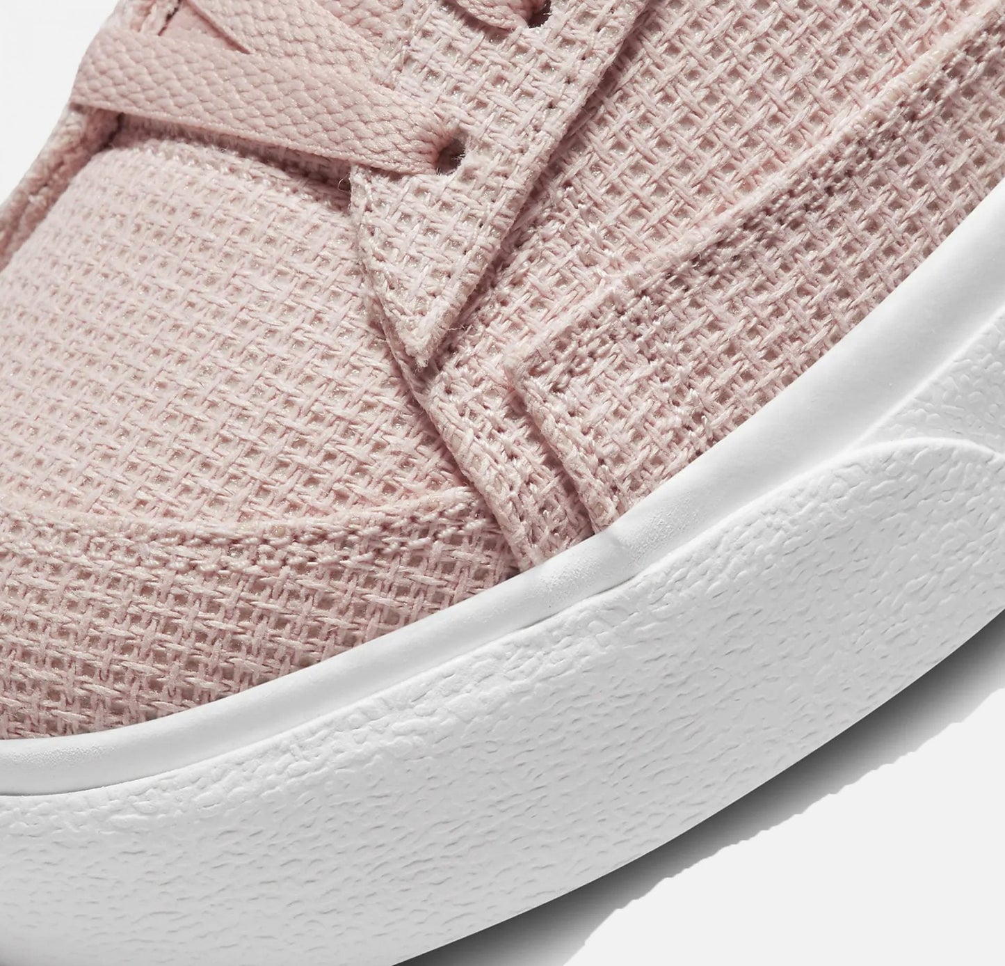 Nike | BLAZER LOW PLATFORM  { PINK OXFORD / SUMMIT WHITE