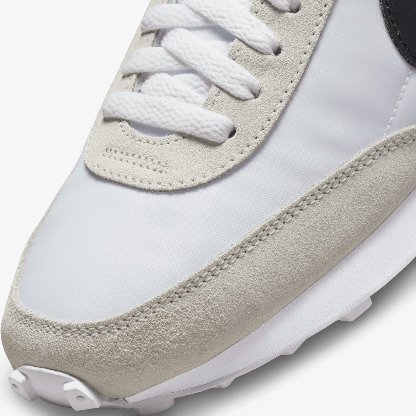 Nike | DAYBREAK  { WHITE/BLACK