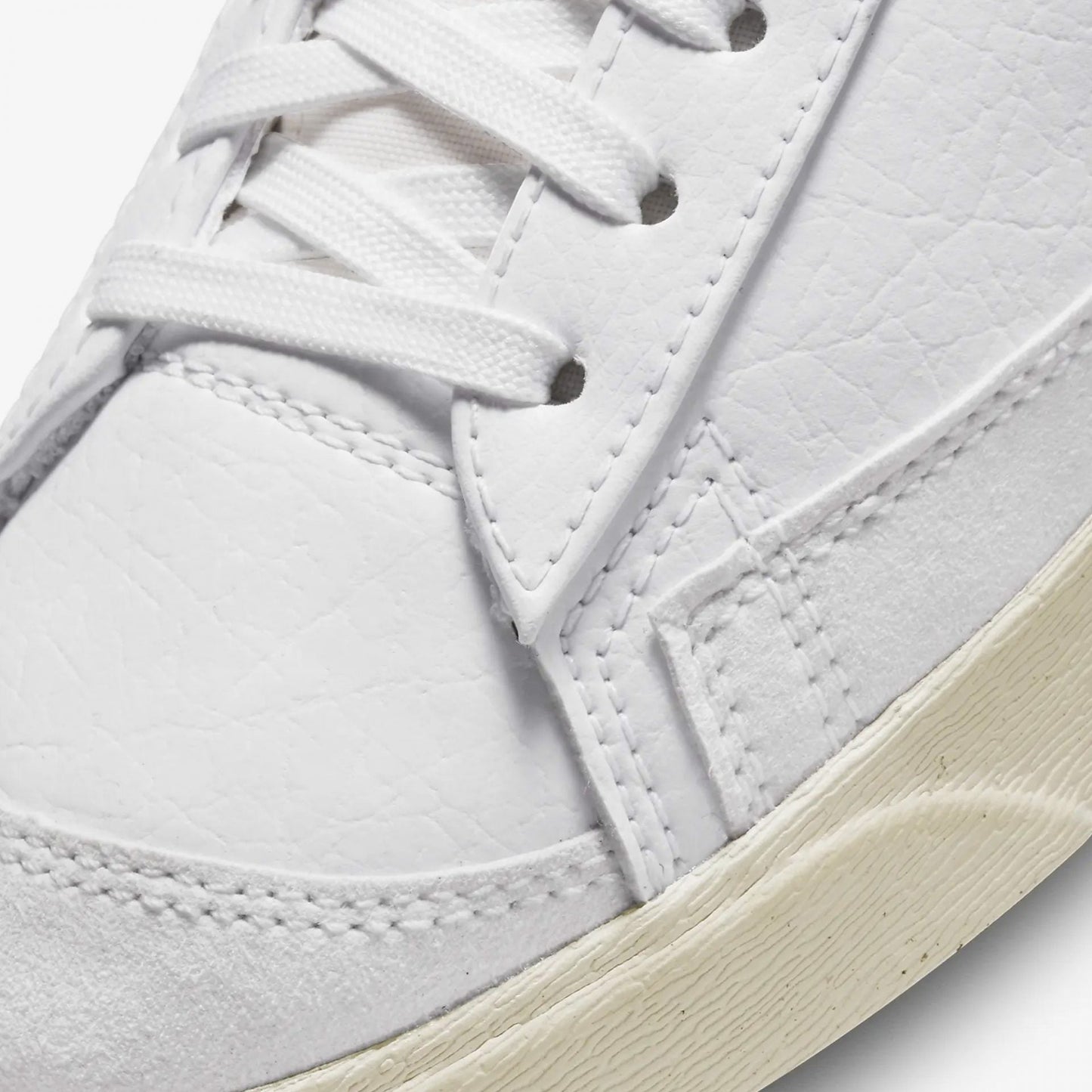 Nike | BLAZER MID '77 NEXT NATURE { WHITE/CACAO WOW