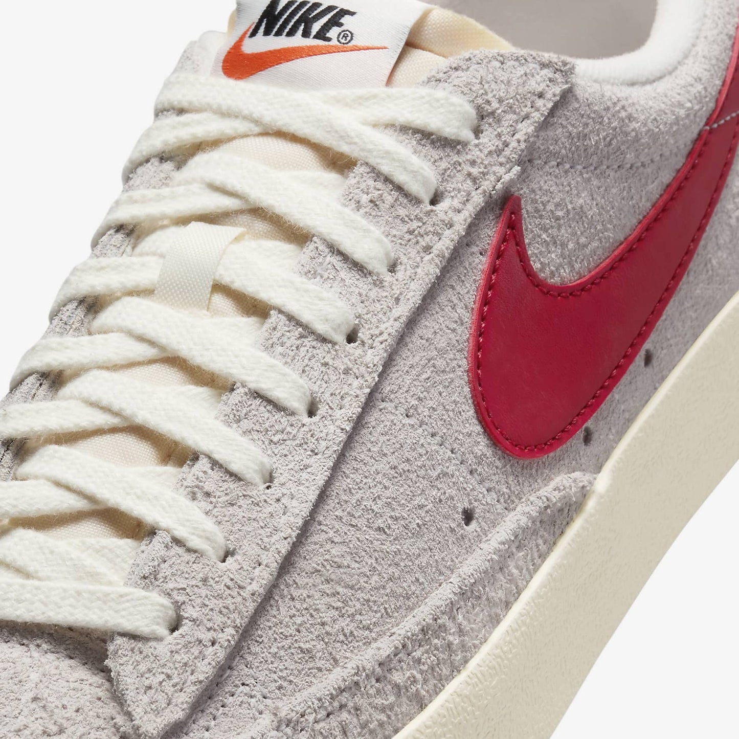 Nike | BLAZER LOW '77 VINTAGE { SUMMIT WHITE/GYM RED-SAIL-COCONUT MILK