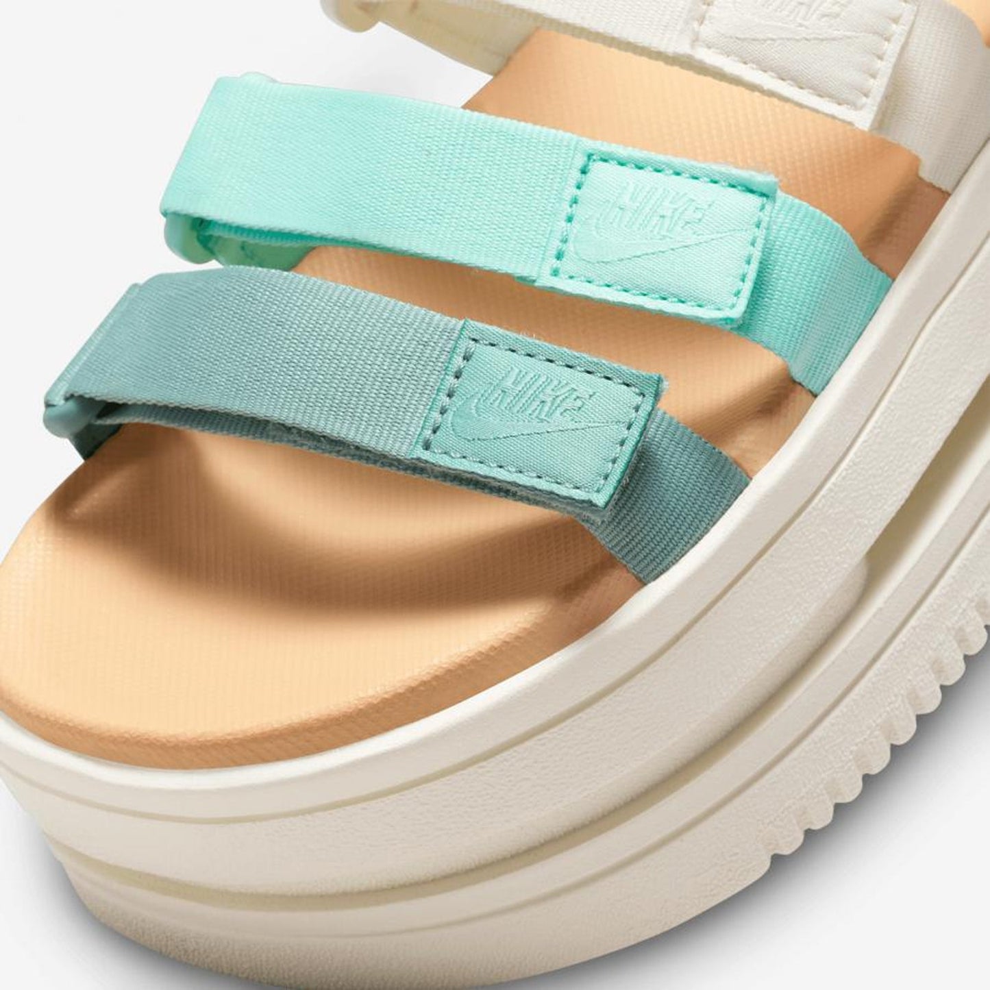 Nike | ICON CLASSIC  { MINERAL/HEMP-PALE IVORY-EMERALD RISE