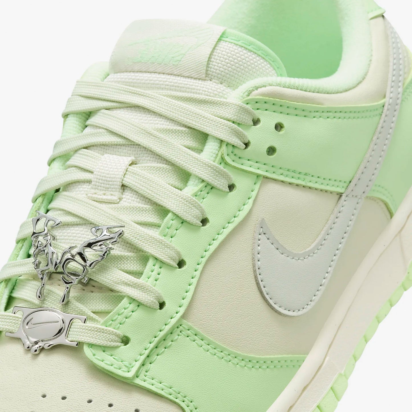 Nike | DUNK LOW NEXT NATURE SE  { SEA GLASS/LIGHT SILVER-VAPOR GREEN-SAIL