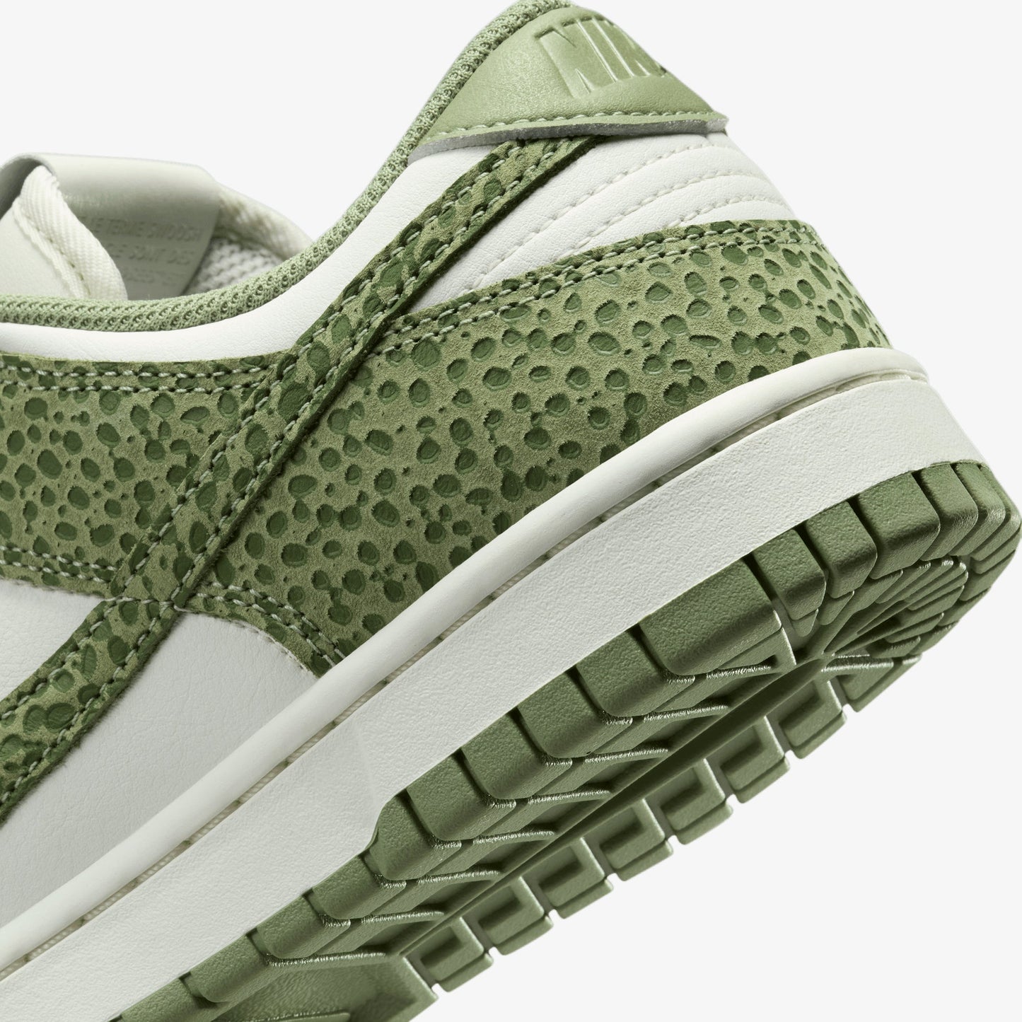 NIKE | DUNK LOW PREMIUM { OIL GREEN/OIL GREEN-TREELINE-SAIL