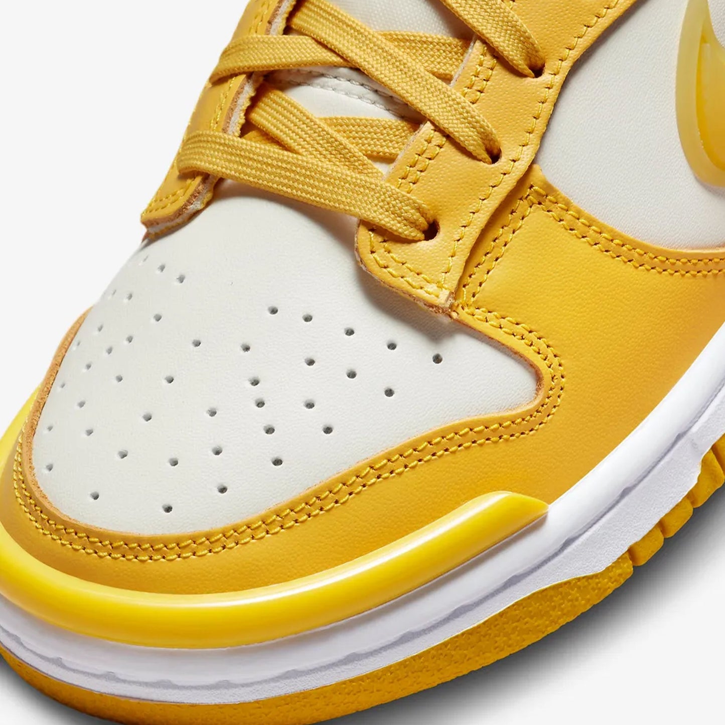 Nike | DUNK LOW TWIST  { SAIL/VIVID SULFUR-WHITE