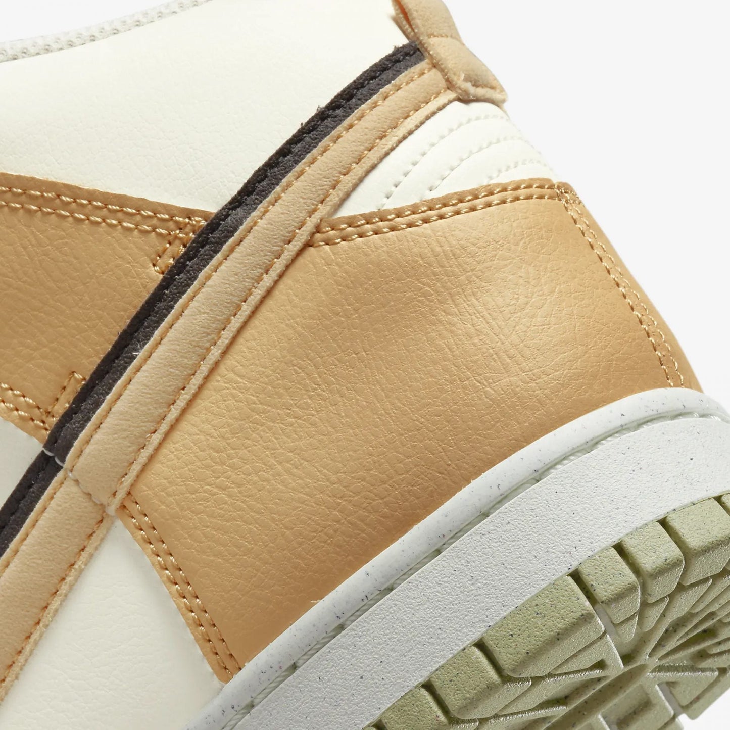 Nike | DUNK HIGH RETRO SE  { SESAME/BLACK