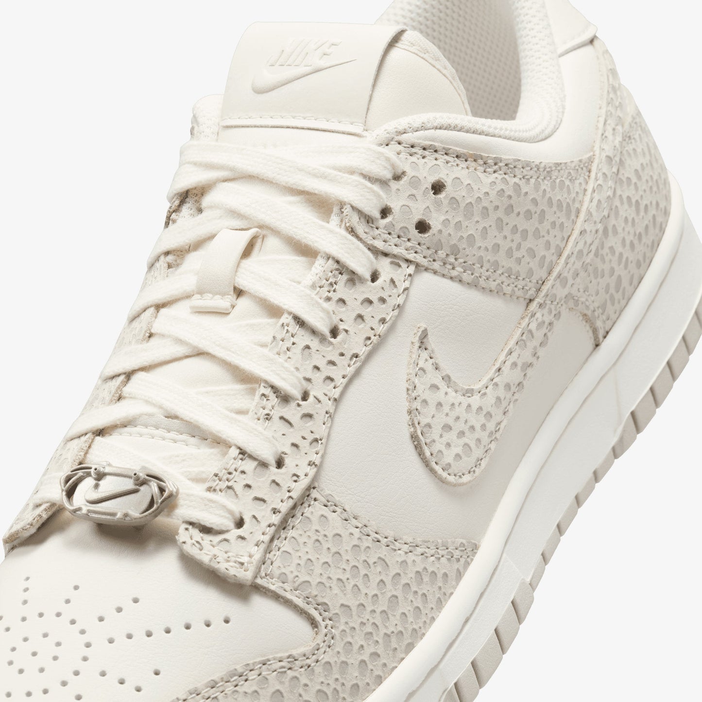 NIKE | DUNK LOW PREMIUM { PHANTOM/PHOTON DUST-LT SMOKE GREY