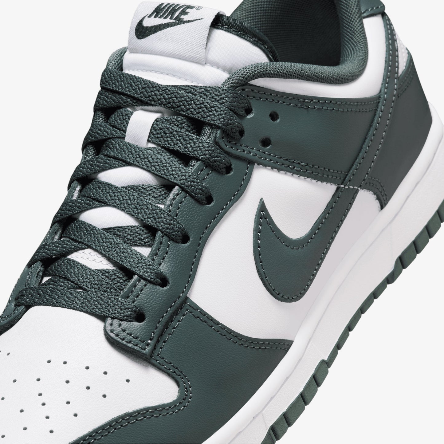NIKE | DUNK LOW RETRO { WHITE/VINTAGE GREEN-WHITE