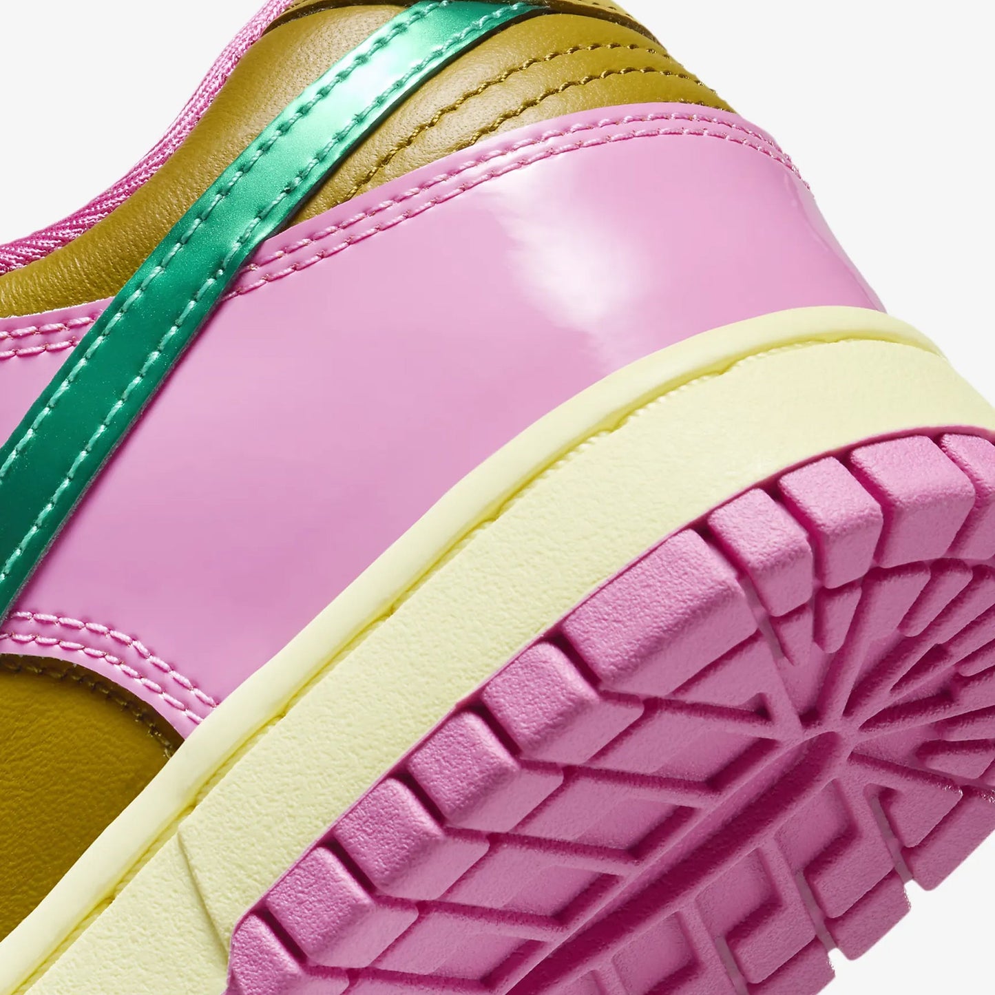 Nike | DUNK LOW X PARRIS GOEBEL  { PLAYFUL PINK/MULTI-COLOR-BRONZINE