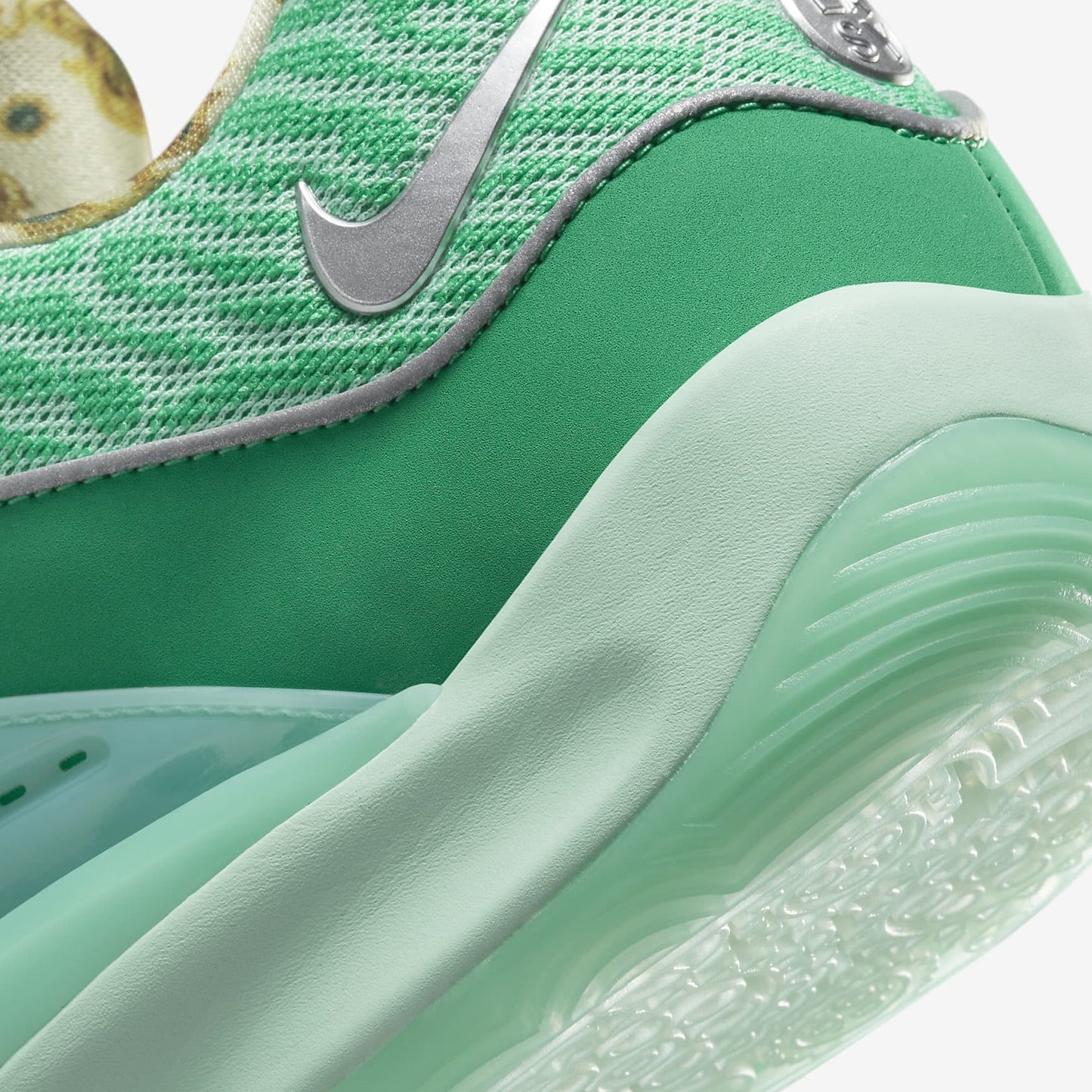 Nike | KD16 EP  { MINT FOAM/EMERALD RISE /GREEN/METALLIC