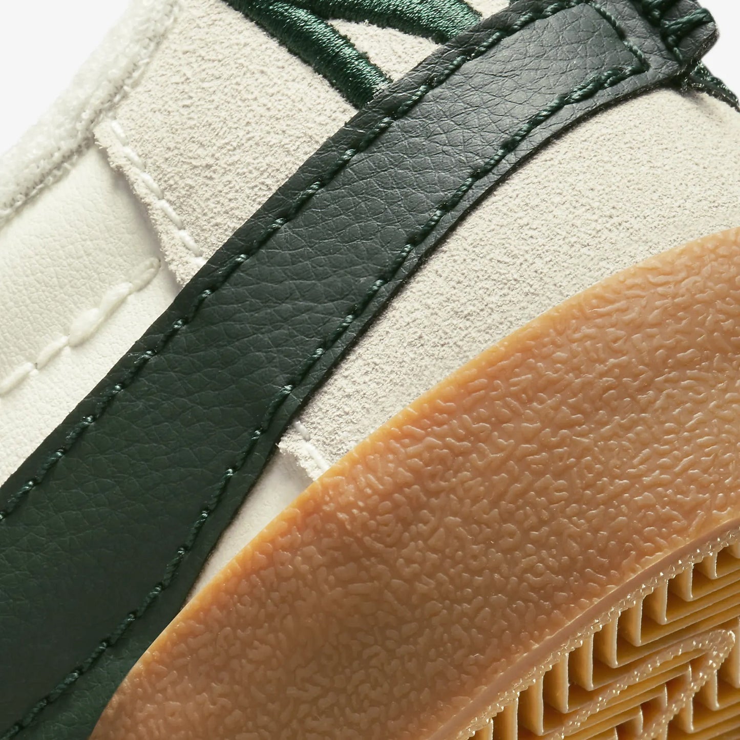 Nike | BLAZER LOW '77 JUMBO WNTR { SAIL/PRO GREEN-GUM MED BROWN