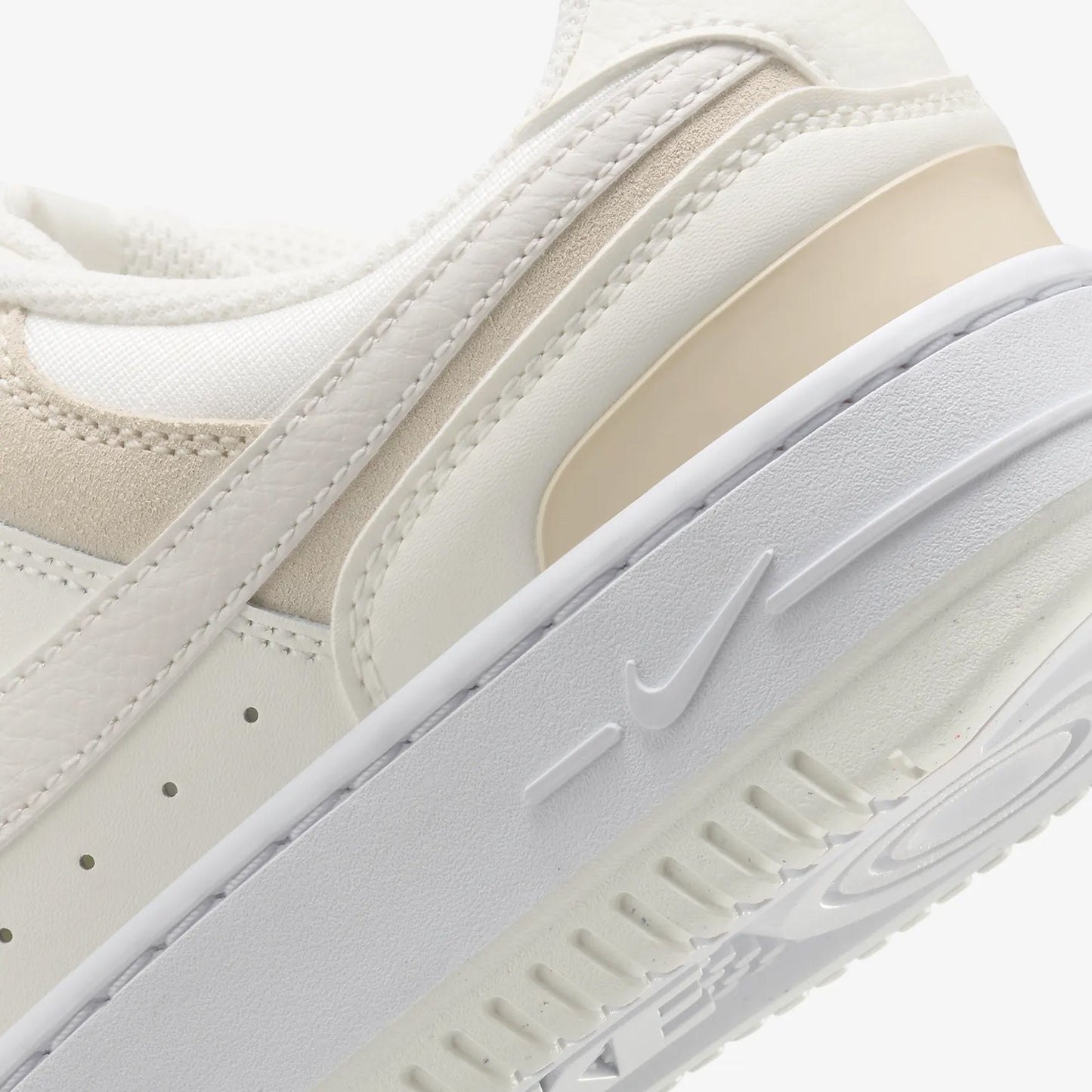 Nike | GAMMA FORCE  { SAIL/PHANTOM-WHITE-SANDDRIFT