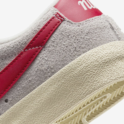 Nike | BLAZER LOW '77 VINTAGE { SUMMIT WHITE/GYM RED-SAIL-COCONUT MILK