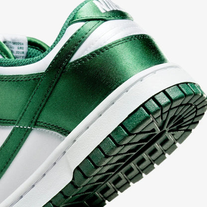 Nike | DUNK LOW  { WHITE/TEAM GREEN