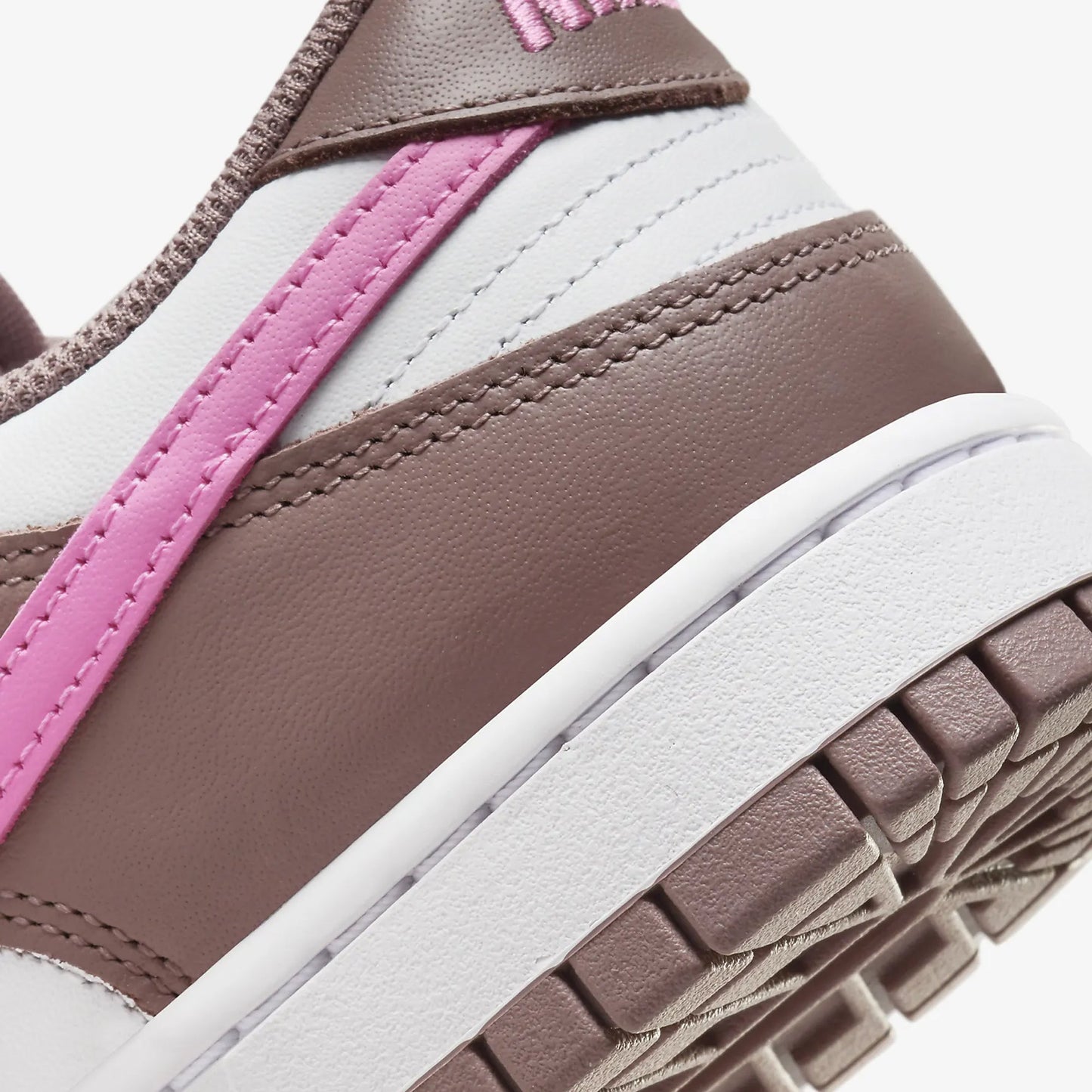 Nike | DUNK LOW  { SMOKEY MAUVE/PLAYFUL PINK-WHITE