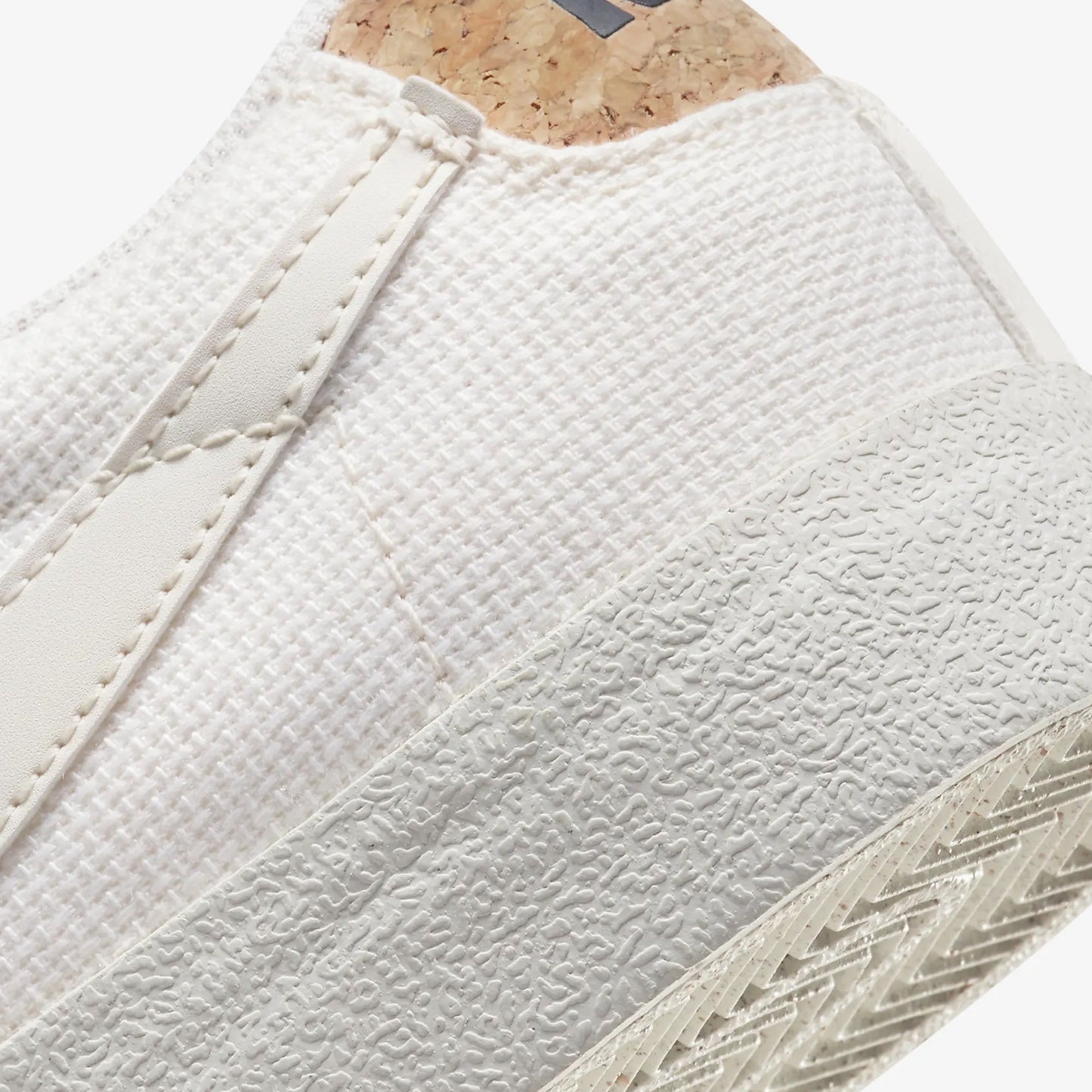 Nike | BLAZER LOW '77 PREMIUM { LIGHT BONE/PHANTOM