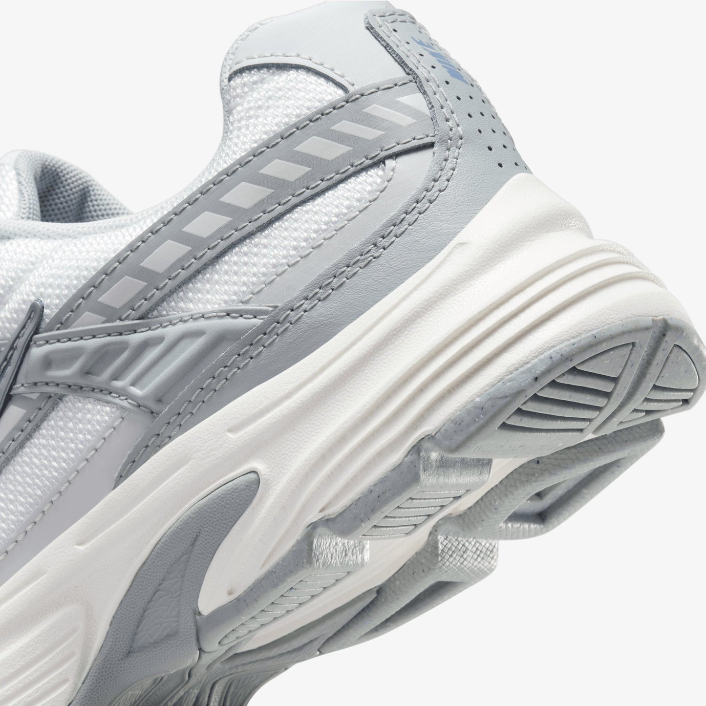NIKE | INITIATOR { SUMMIT WHITE/ASHEN SLATE-LT SMOKE GREY