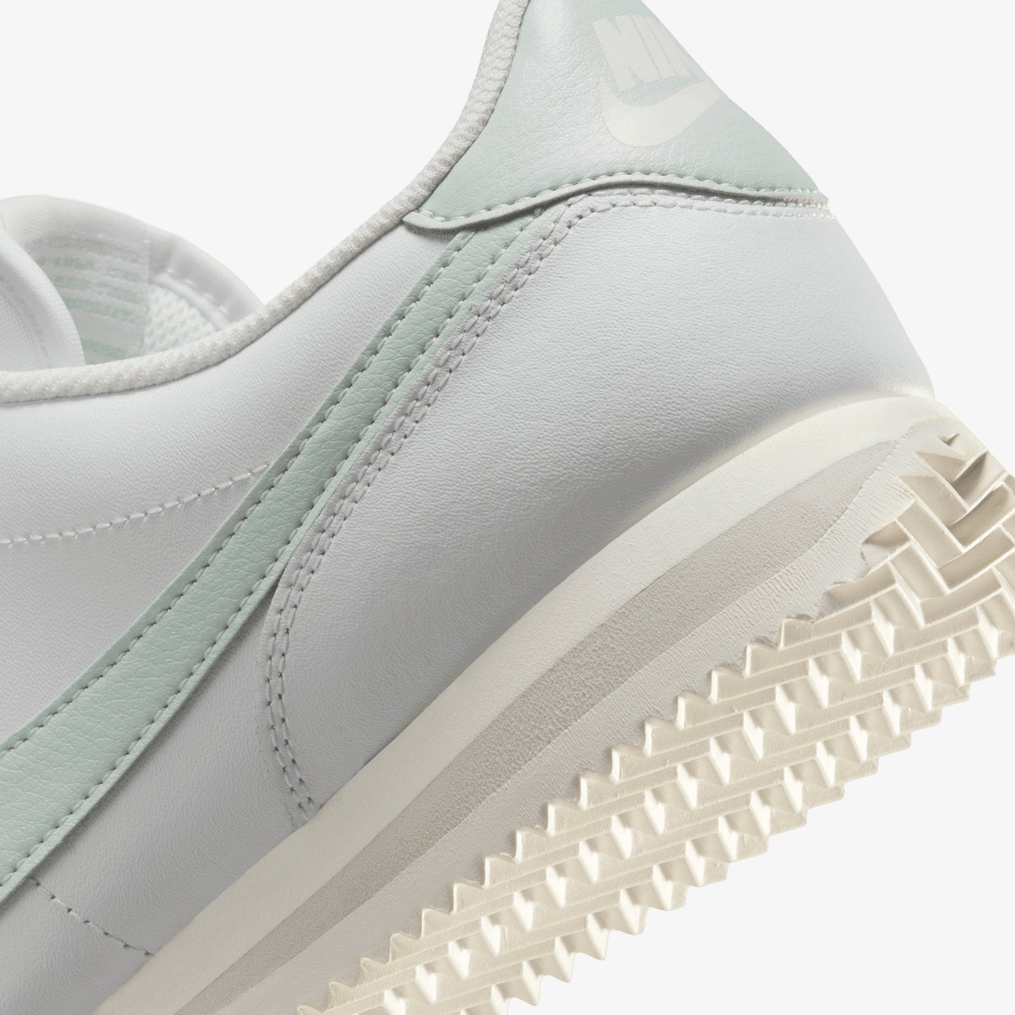 Nike | CORTEZ LEATHER { SUMMIT WHITE/LIGHT SILVER-SAIL