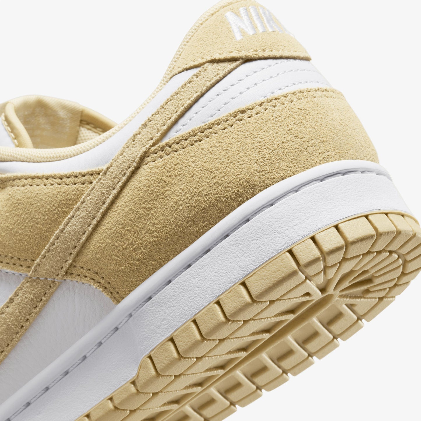 NIKE | DUNK LOW RETRO { WHITE/TM GOLD-WHITE