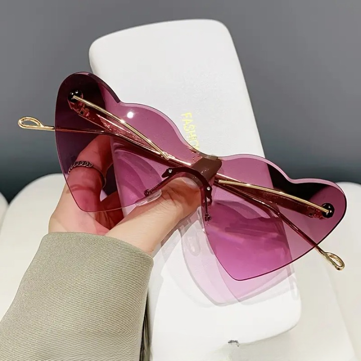 Chic Heart-Shaped Bold Sunglasses