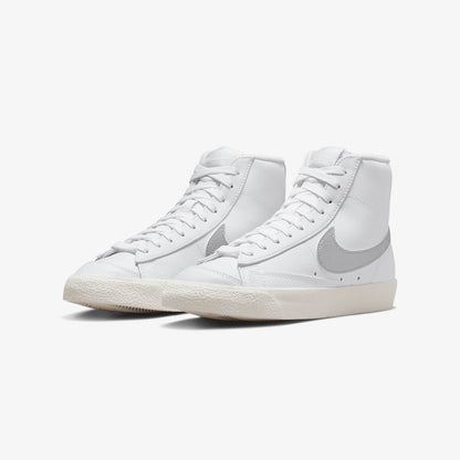 Nike | BLAZER MID '77 ESS { WHITE/METALLIC SILVER