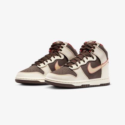 Nike | DUNK HIGH RETRO SE  { BAROQUE BROWN/SESAME-COCONUT MILK