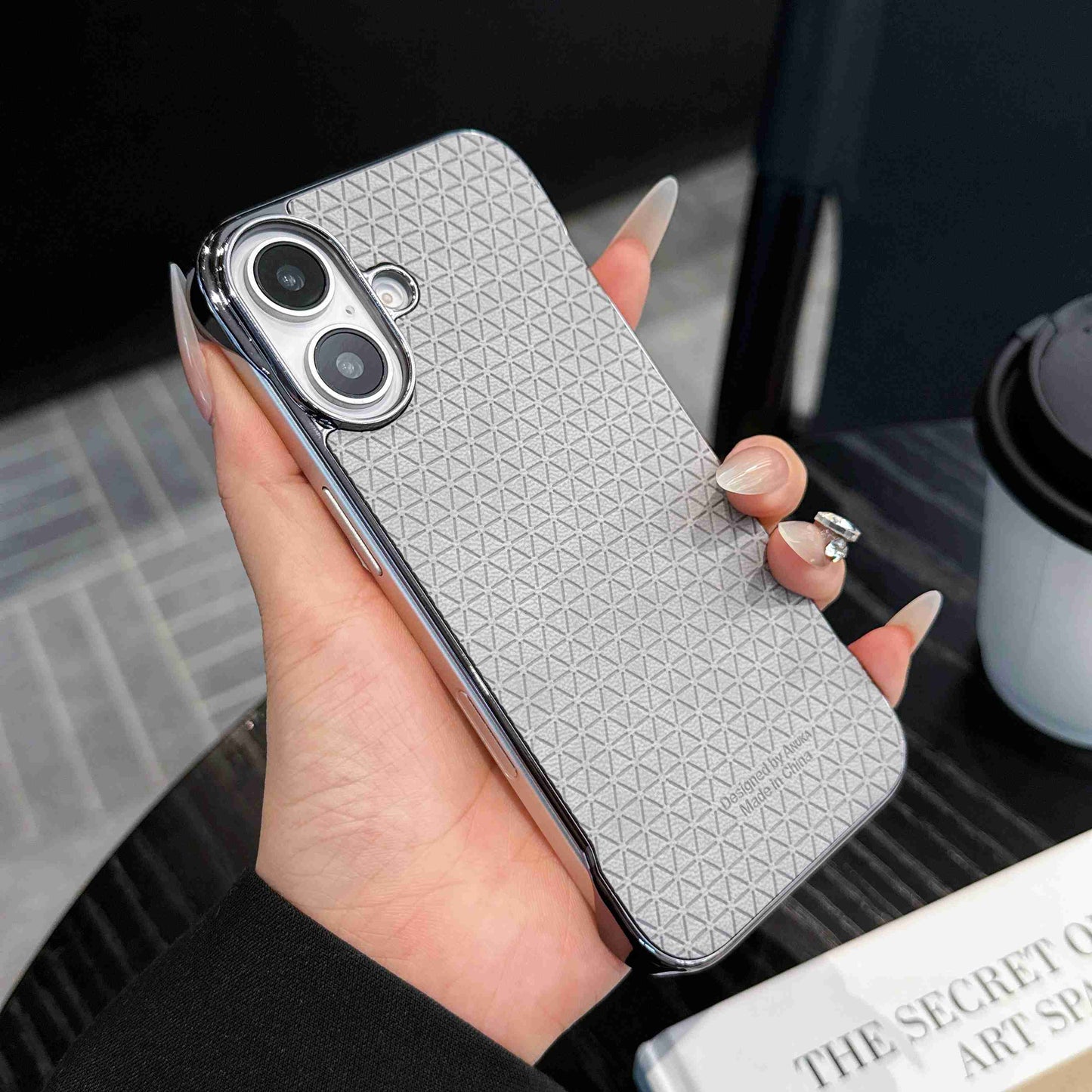 Luxury Triangle Pattern Slim Case - iPhone